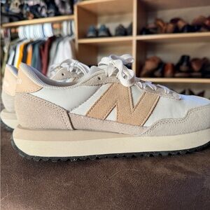 Women’s New Balance 237 shoe, 8.5. Like New.